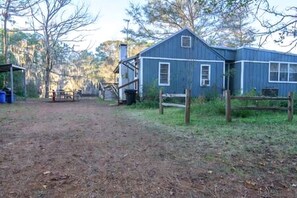 Unclassified image, 2 of 15, button - Riverfront Cottage with Fire Pit and Cozy Interior Perfect for Groups in Texas (Karnack)
