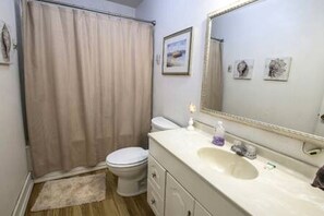 Unclassified image, 5 of 15, button - Riverfront Cottage with Fire Pit and Cozy Interior Perfect for Groups in Texas (Karnack)