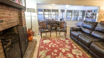 TV, fireplace