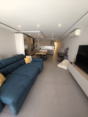 TV - The Msida View apartment (L-Imsida)