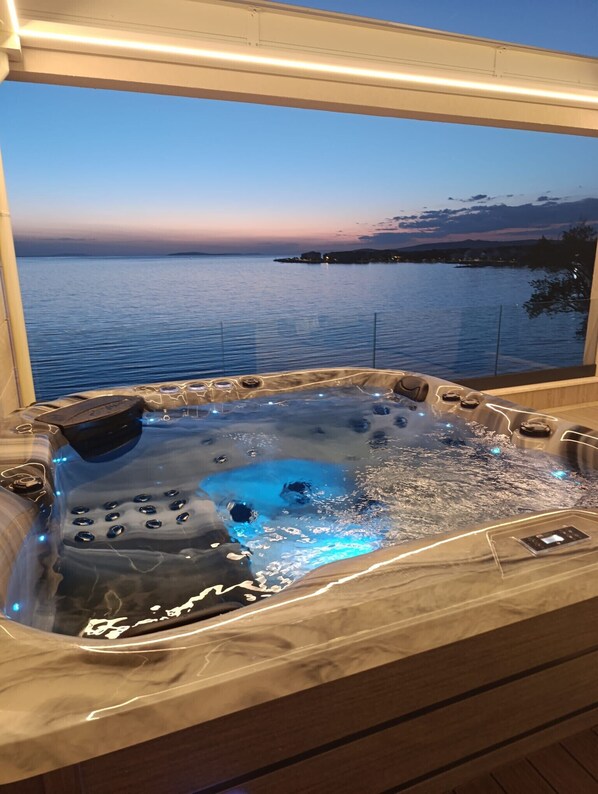 Bain à remous extérieur