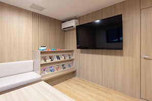 Deluxe Suite, Mountain View | Living area