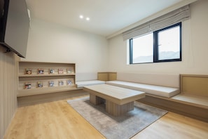 Suite familiar, vistes al riu | Sala d'estar