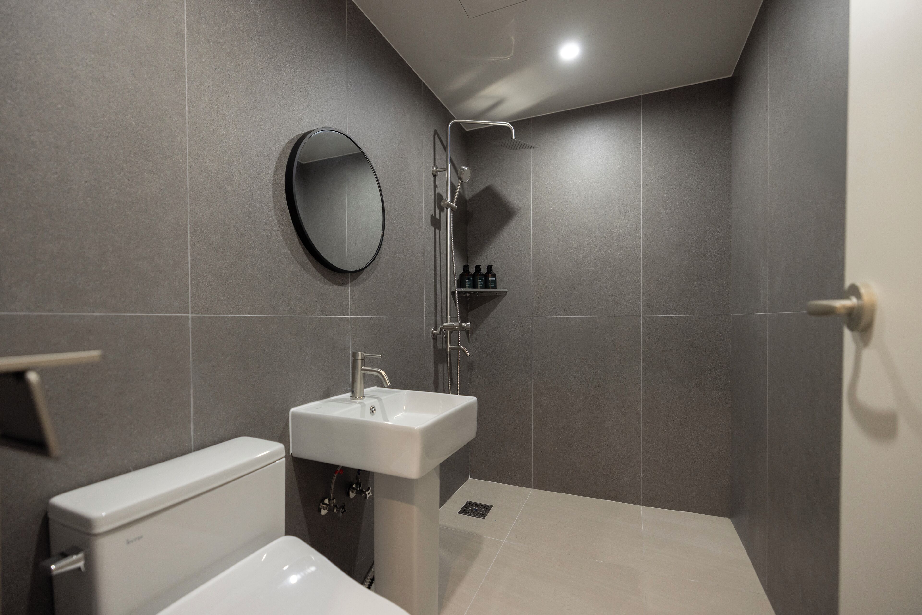 Family Suite, River View | Bathroom