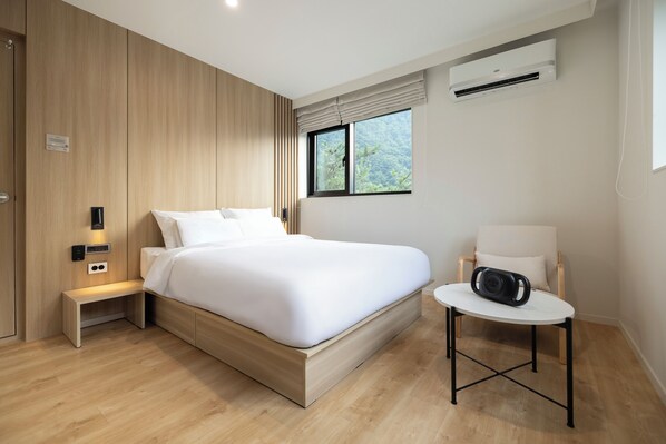 Standard Double Room, River View | Free WiFi