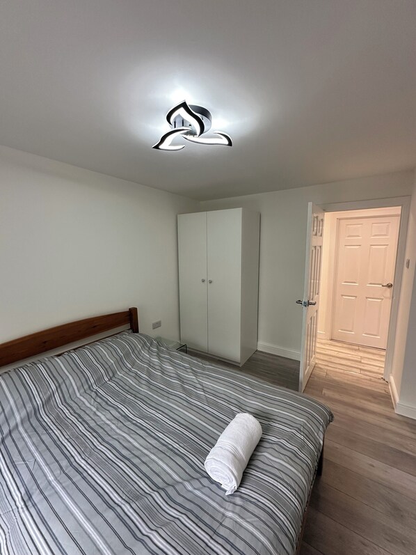 Double Room, City View | Iron/ironing board, free WiFi - The Westburn Nest (Edinburgh)