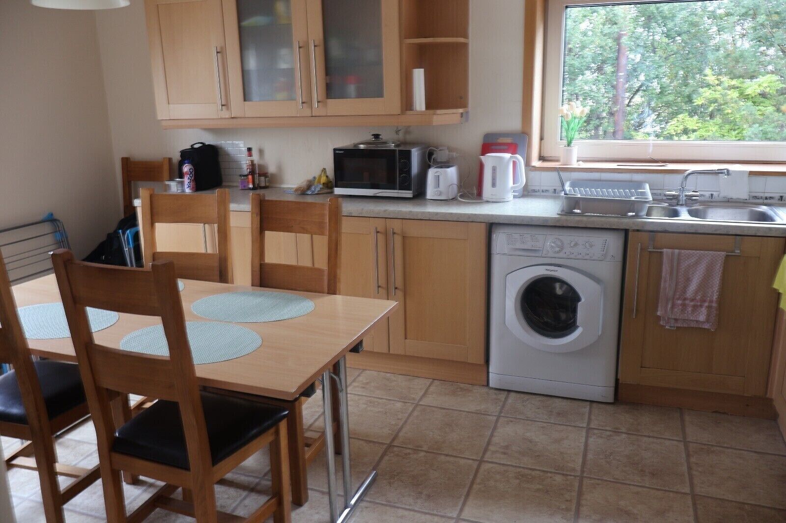 Double Room, City View | Private kitchen