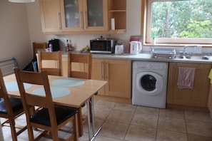 Double Room, City View | Private kitchen
