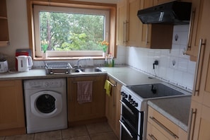 Double Room, City View | Private kitchen