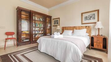 6 bedrooms, WiFi, bed sheets