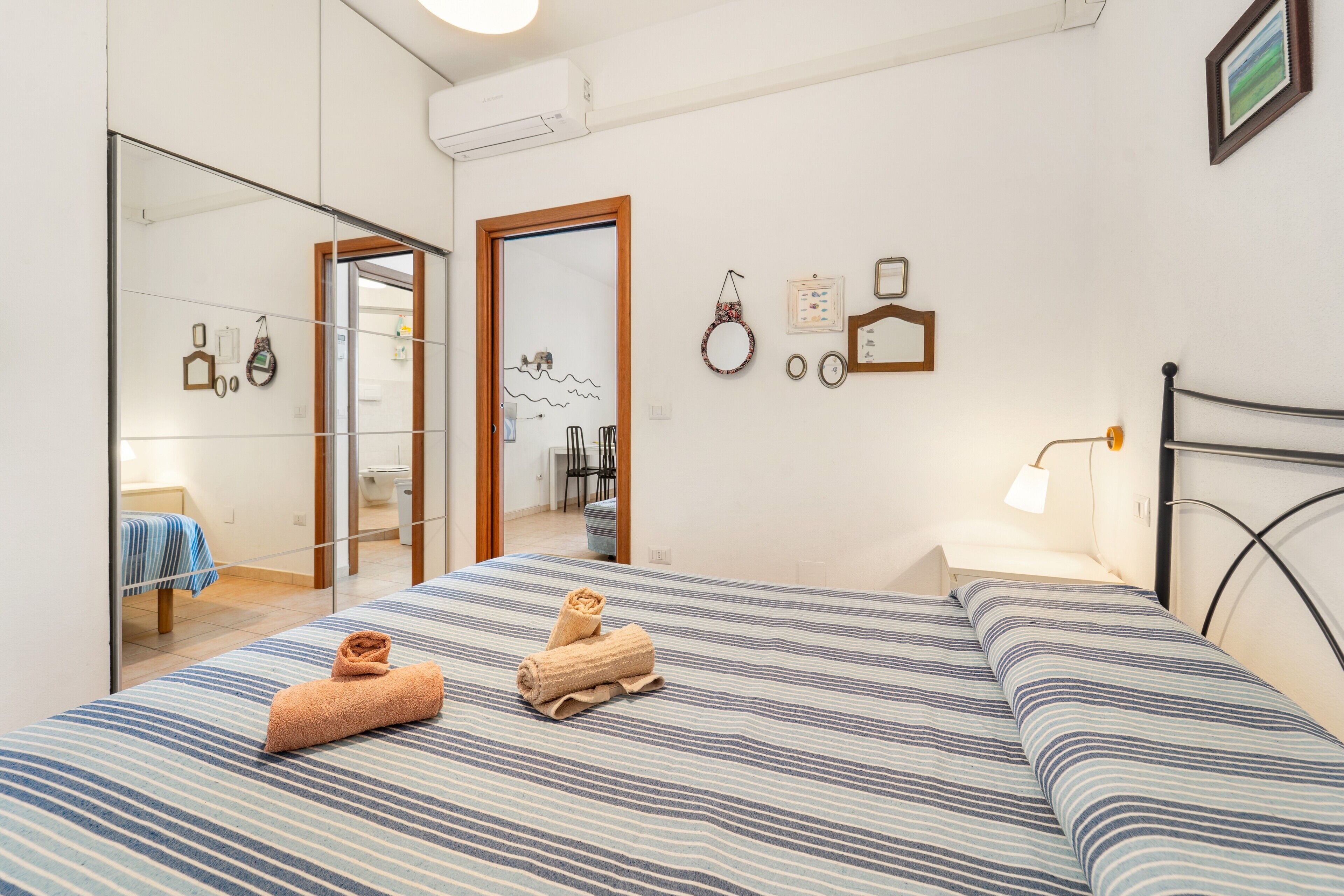 1 habitación, tabla de planchar con plancha, wifi y ropa de cama 