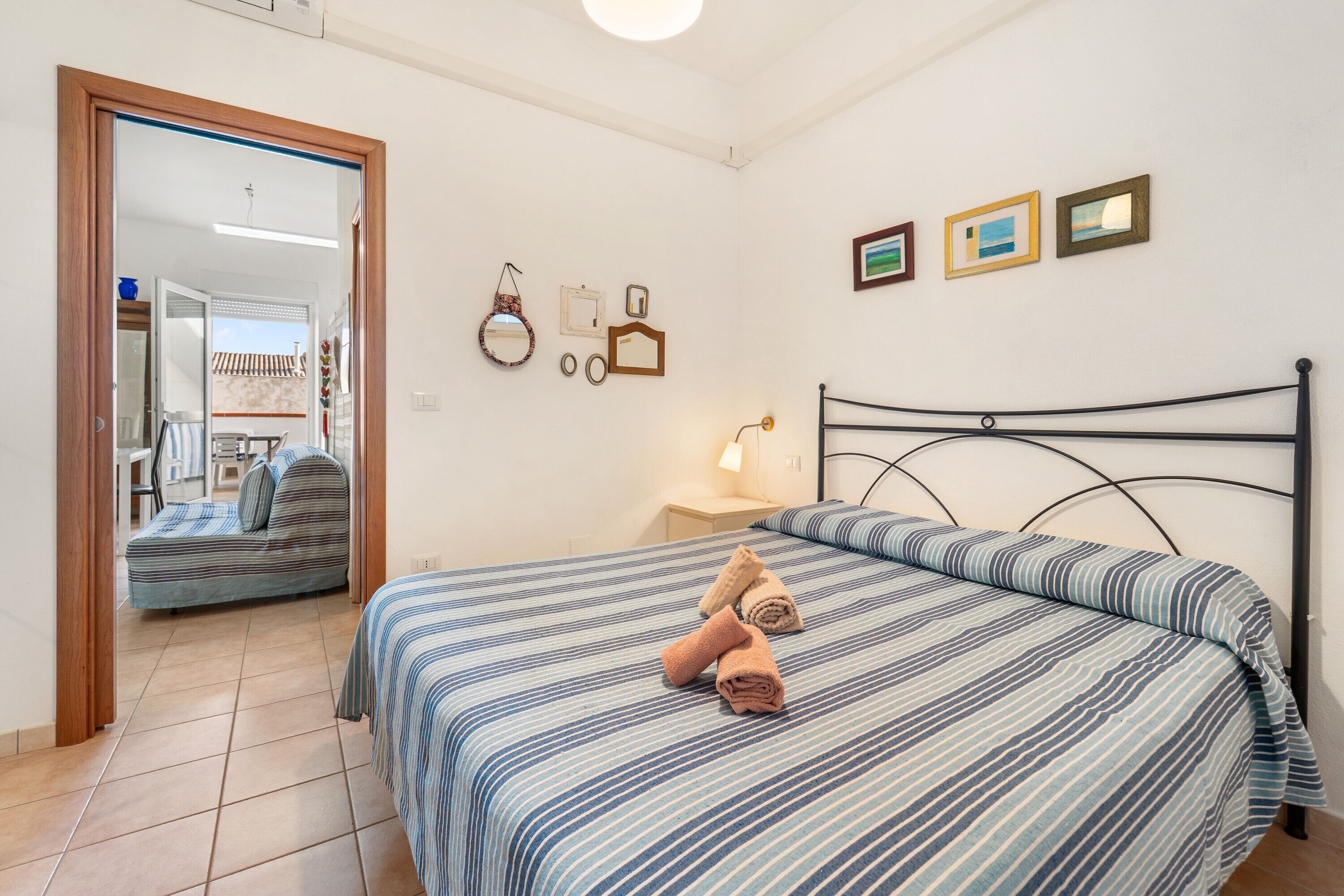 1 slaapkamer, een strijkplank/strijkijzer, wifi, beddengoed