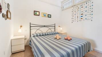 1 habitación, tabla de planchar con plancha, wifi y ropa de cama