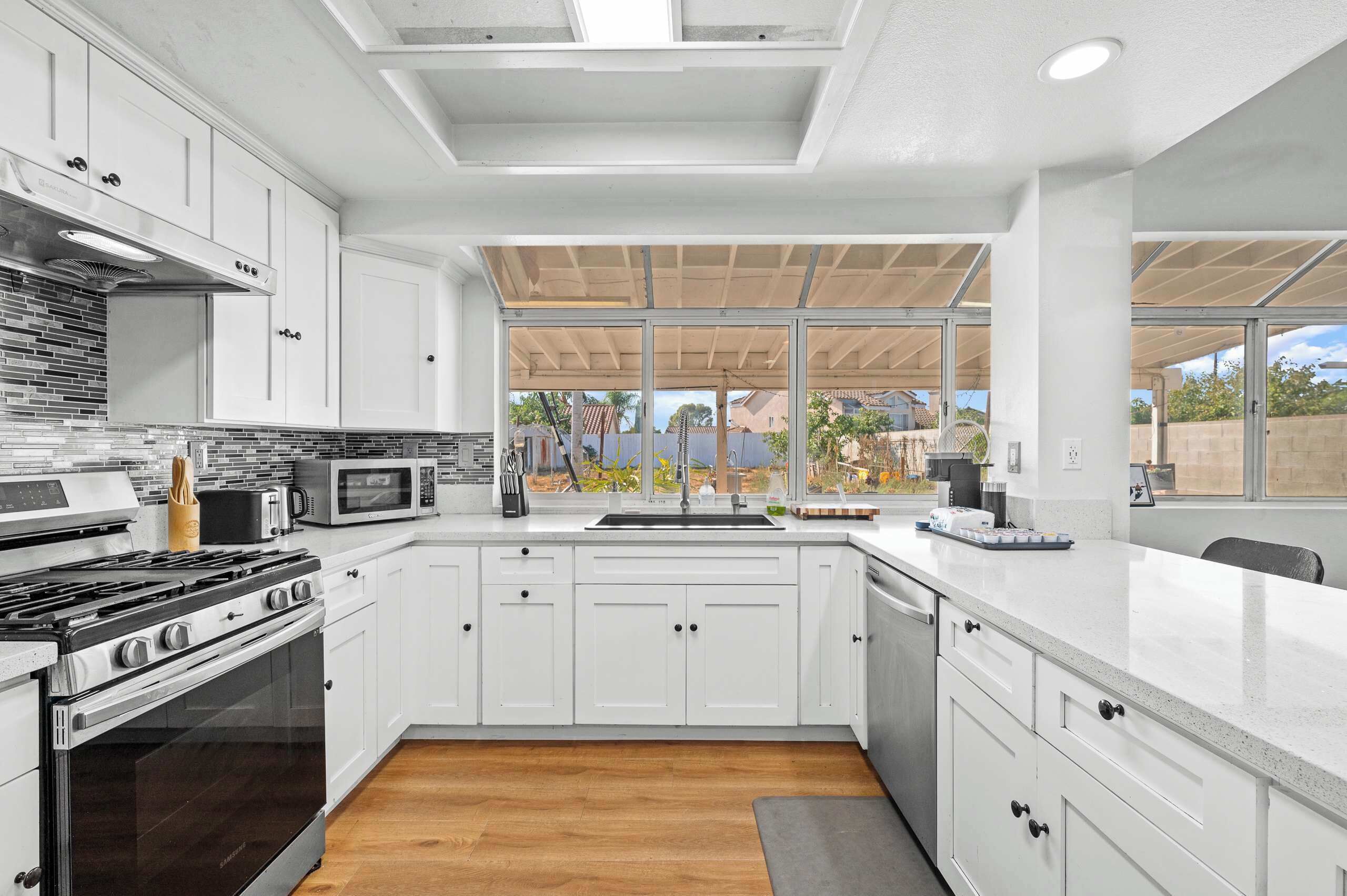 Refrigerador, microondas, parrilla de estufa y lavavajillas 