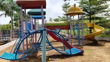 Children’s play area – outdoor