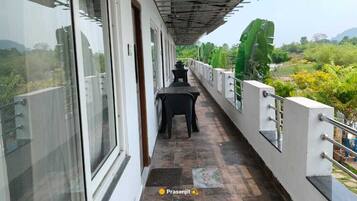 Standard Single Room | Living area