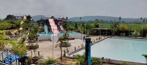10 outdoor pools - Kakatiya Resort (Govindaraopet)
