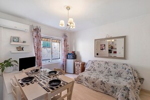 Interior - Apartment 'La Casa di Iris with Parking Space', Wi-Fi and Air Conditioning (Diano Marina)