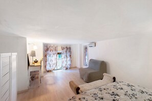 1 bedroom, WiFi, bed sheets - Apartment 'La Casa di Iris with Parking Space', Wi-Fi and Air Conditioning (Diano Marina)