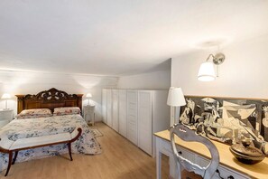1 habitación, tabla de planchar con plancha, wifi y ropa de cama 
