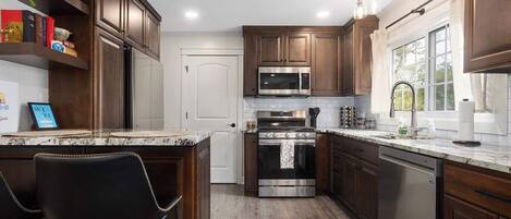 Refrigerador, microondas, horno y parrilla de estufa