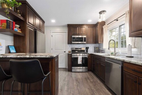 Spacious Duplex: King Beds, BBQ, & Game Room!