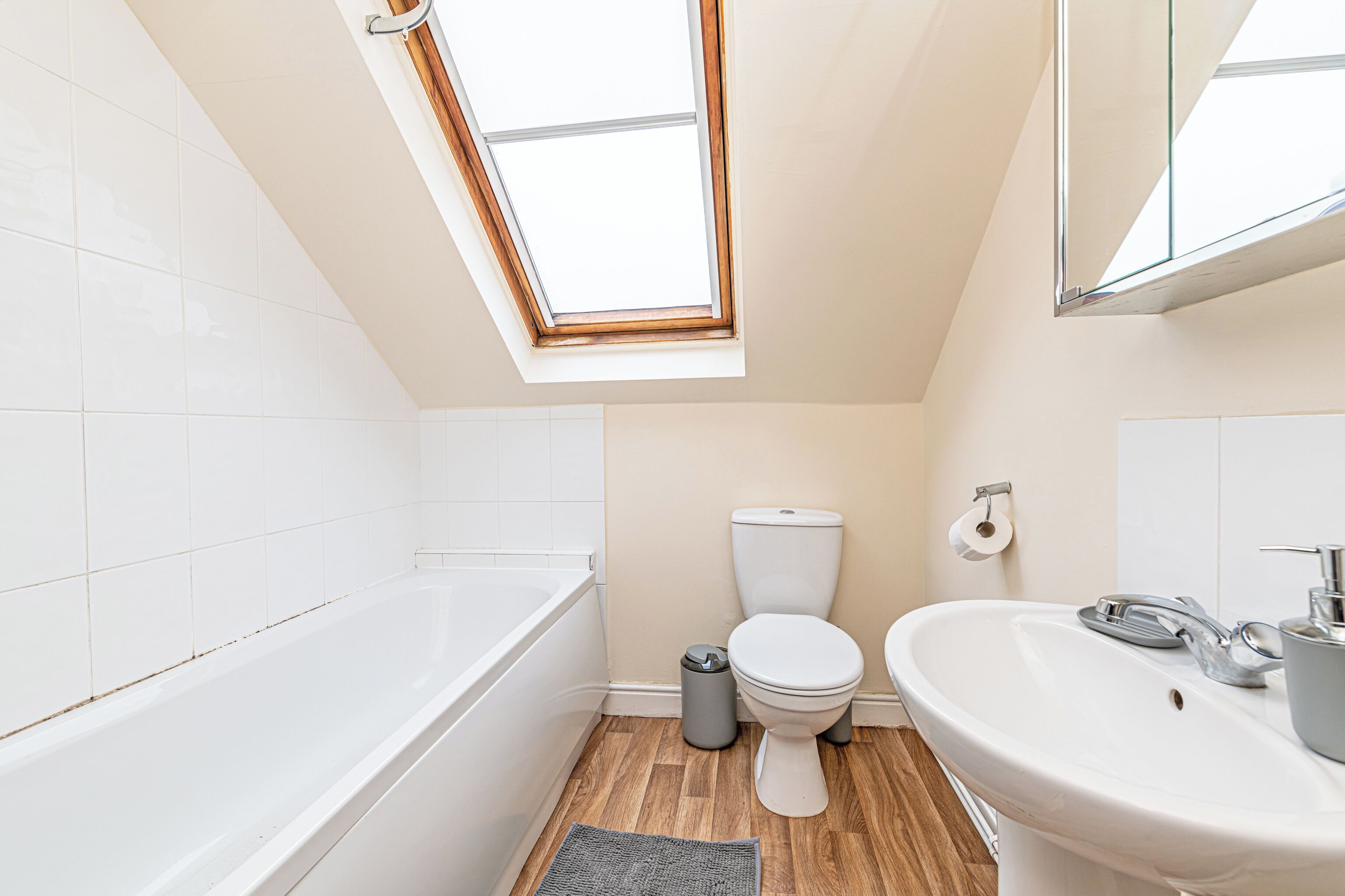 Classic Apartment, 3 Bedrooms, Non Smoking | Bathroom