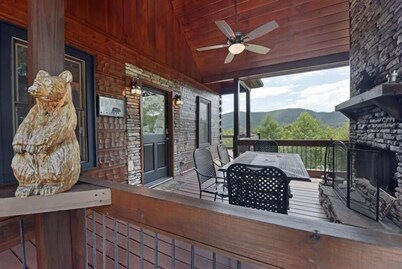 Bear View Cabin | Enchanting 5-Bedroom Mountain Cabin with Stunning Views