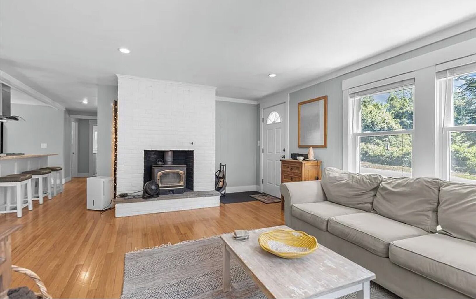 Televisión y chimenea 