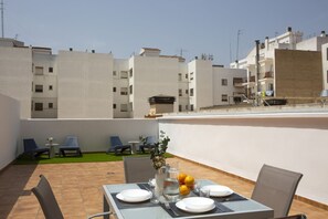 Outdoor dining - La Pergola 1D - Interior Studio with Terrace (Castellón)