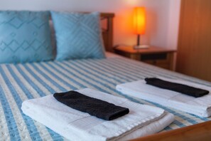 2 habitaciones, tabla de planchar con plancha, internet y ropa de cama 