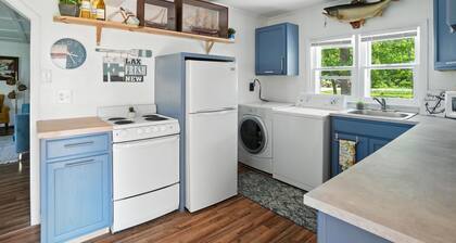 Lake Erie View Cottage- Cozy Cottage with Lake Views - Conneaut Ohio