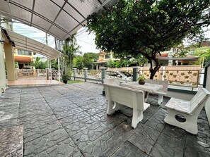 屋外ダイニングエリア