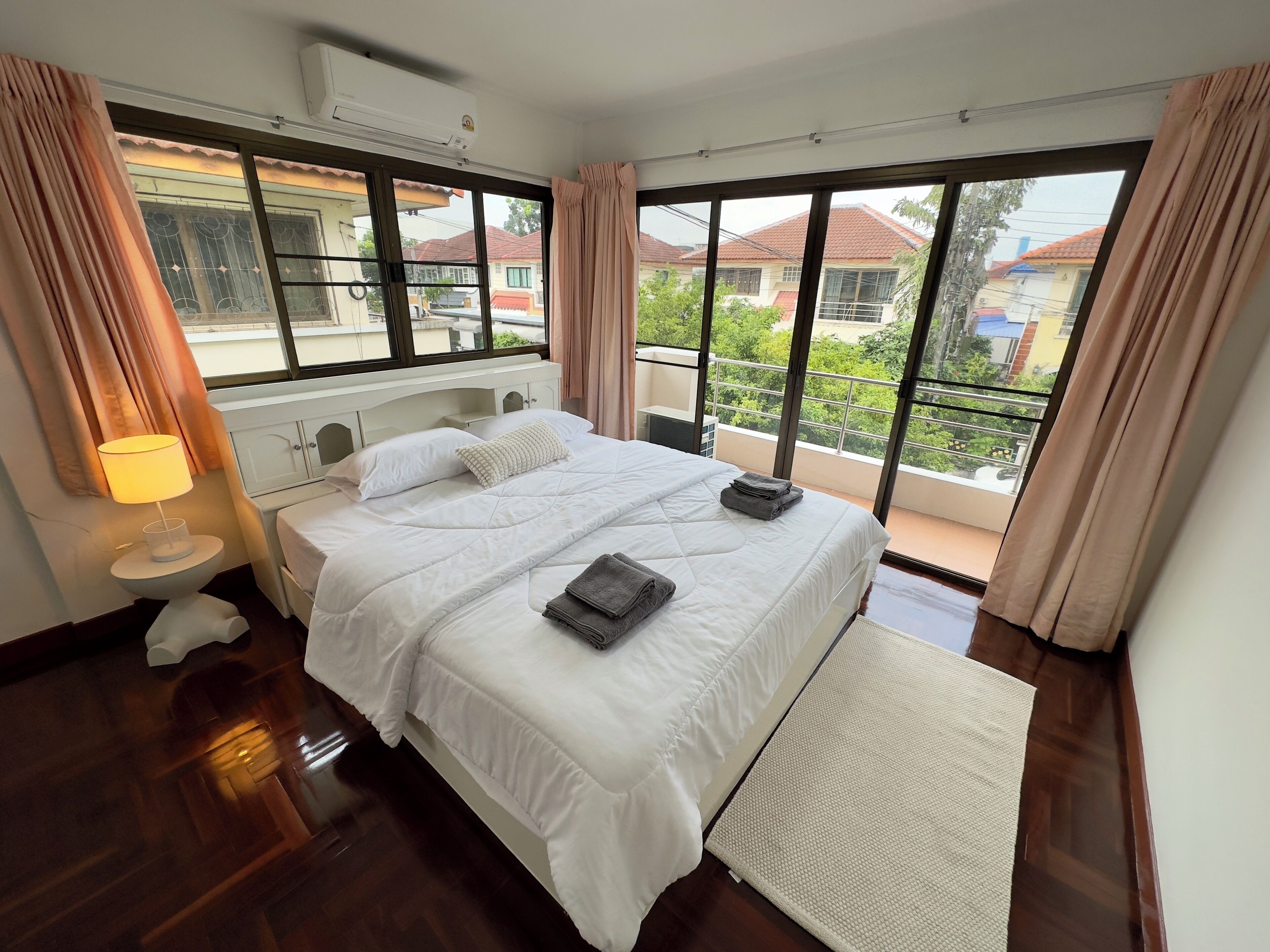 3 soverom, safe på rommet, strykejern/-brett og wi-fi (inkludert)