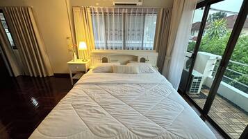3 bedrooms, in-room safe, iron/ironing board, free WiFi