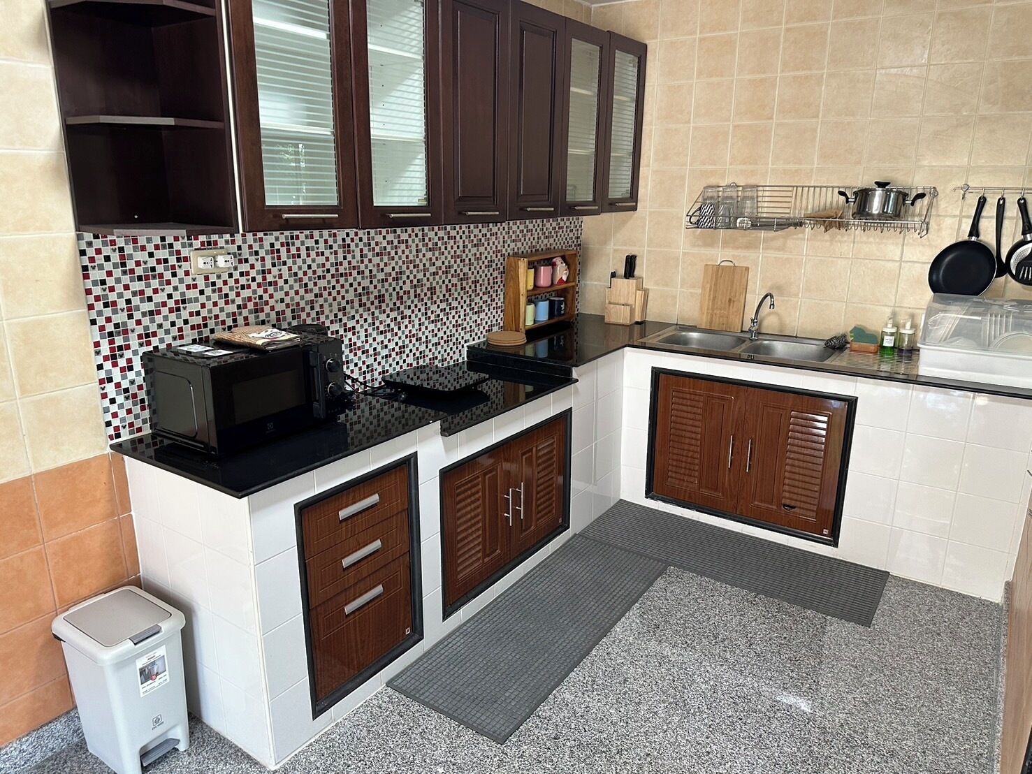 雪櫃、微波爐、爐具、電熱水壺