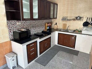 Fridge, microwave, stovetop, electric kettle