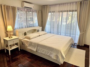 3 bedrooms, in-room safe, iron/ironing board, free WiFi