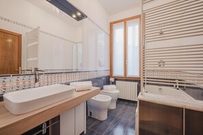 Comfort Condo, City View | Bathroom