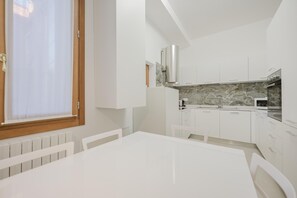 Comfort Condo, City View | Private kitchen | Fridge, microwave, oven, stovetop