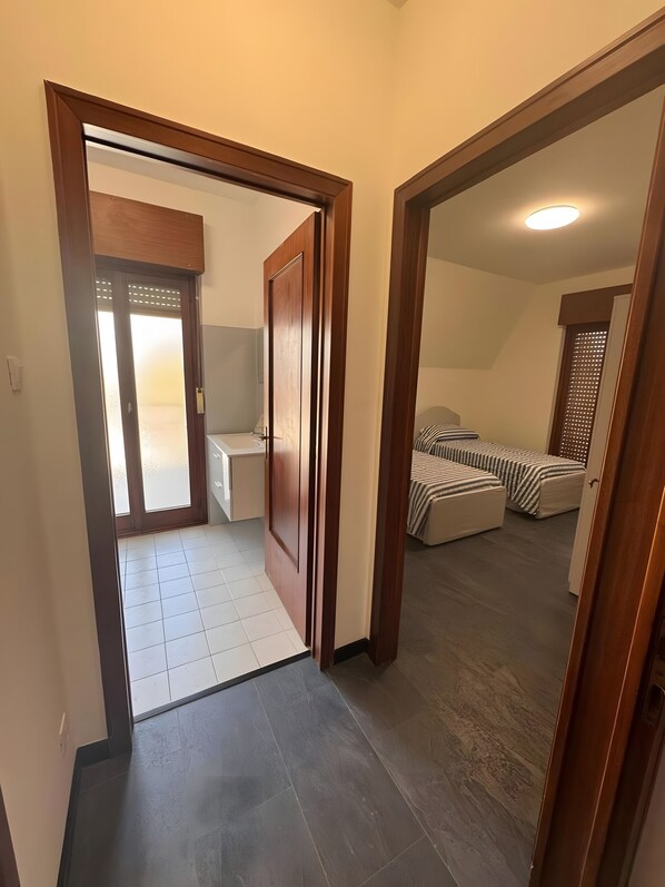 2 多间卧室、床单