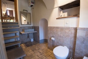 Standard Double Room, City View | Bathroom