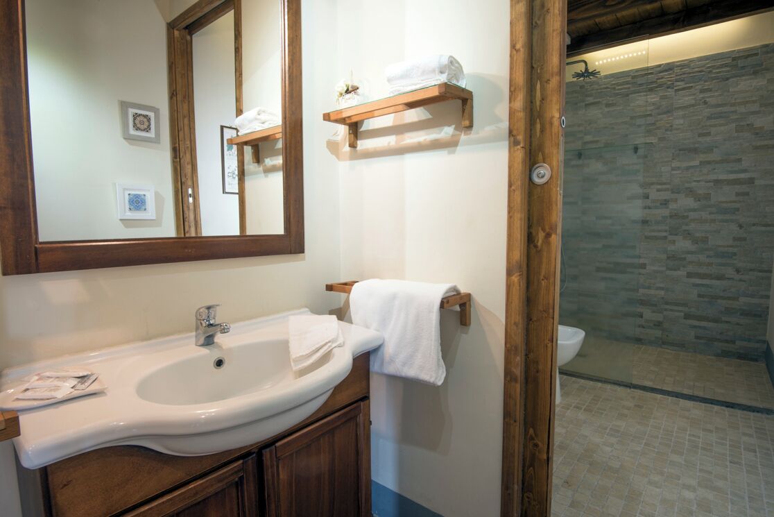 Chambre Quadruple Deluxe, vue ville | Salle de bain