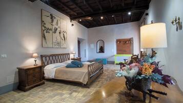 Standard-Doppelzimmer, Stadtblick | Zimmersafe, Verdunkelungsvorhänge, kostenloses WLAN