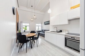 City Apartment | Private kitchenette | Coffee/tea maker, electric kettle