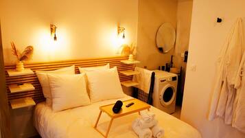 1 slaapkamer, een strijkplank/strijkijzer, wifi, beddengoed