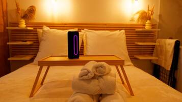 Iron/ironing board, WiFi, bed sheets