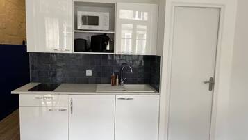 Fridge, microwave, coffee/tea maker, toaster