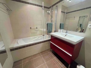 Ducha y secador de pelo