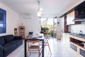 Apartment, 1 Bedroom, Partial Sea View | Private kitchen | Fridge, oven, stovetop, cookware/dishes/utensils